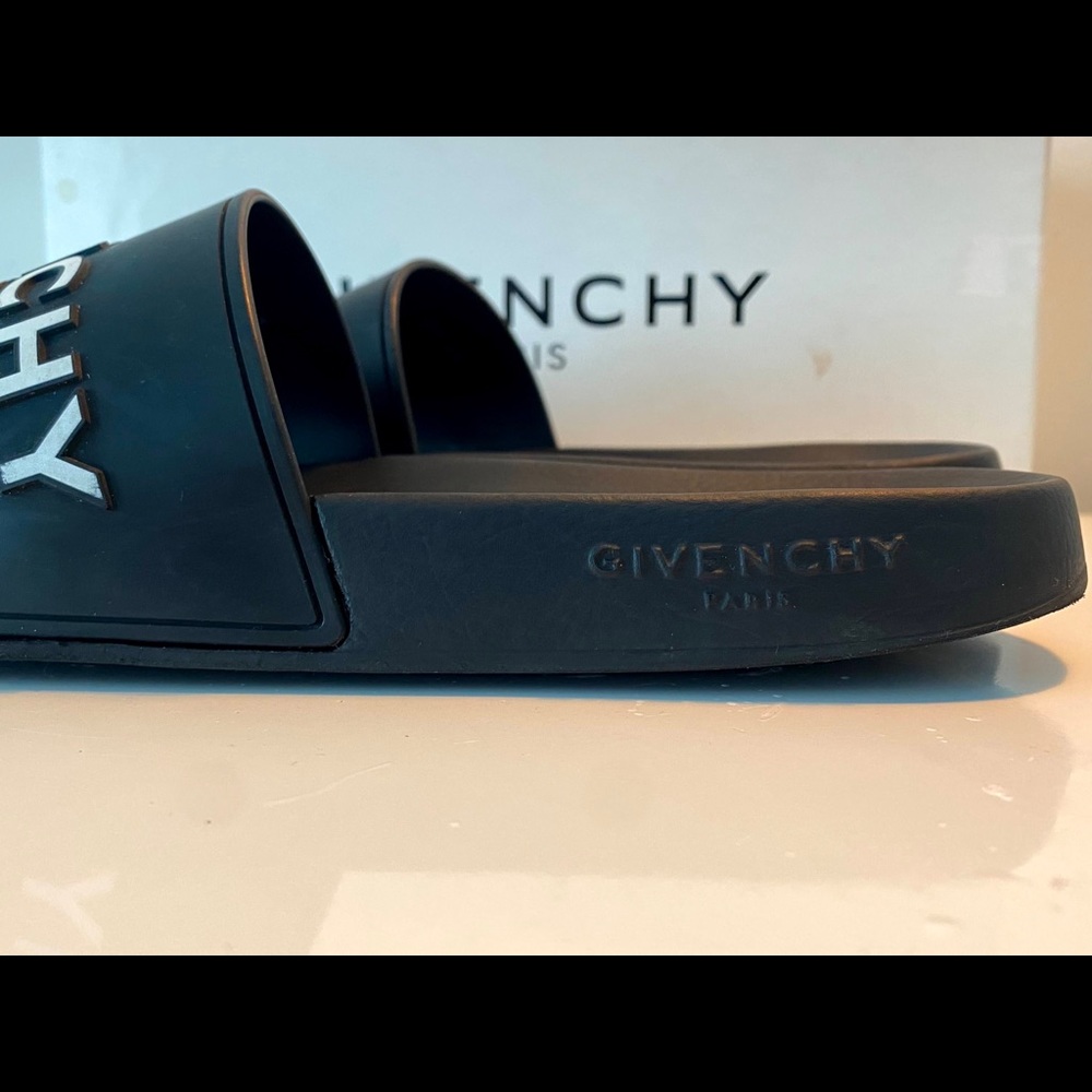 black Givenchy slides - Picture 7 of 7